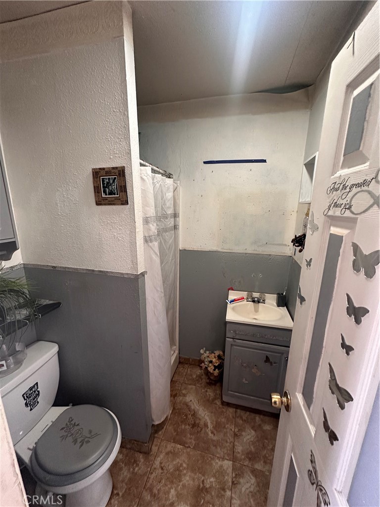 https://media.crmls.org/medias/a5da77f6-fc85-4105-9fe0-59c55295f145.jpg?preset=X-Large