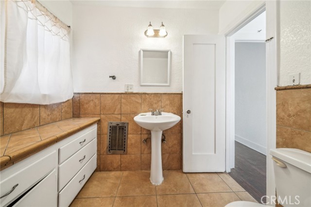 3098 N Arrowhead Avenue, San Bernardino CA: https://media.crmls.org/medias/a5daa945-2579-4c3b-933f-3866ae9d5305.jpg
