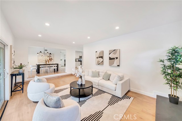 20742 Lull Street, Winnetka CA: https://media.crmls.org/medias/a5db42e0-a904-4a75-8837-3629a62ffeec.jpg