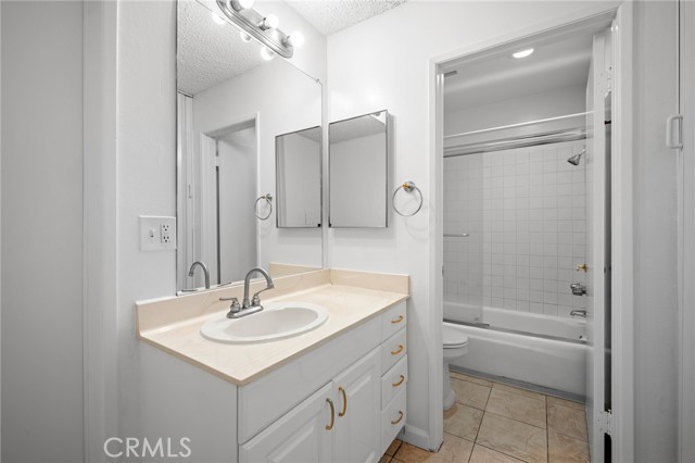 Detail Gallery Image 16 of 23 For 409 Burchett #119,  Glendale,  CA 91203 - 1 Beds | 1 Baths