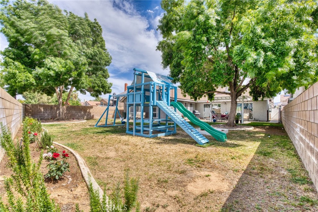 https://media.crmls.org/medias/a5dd52c9-123f-4b0e-8ba2-1244cacdd61d.jpg?preset=X-Large