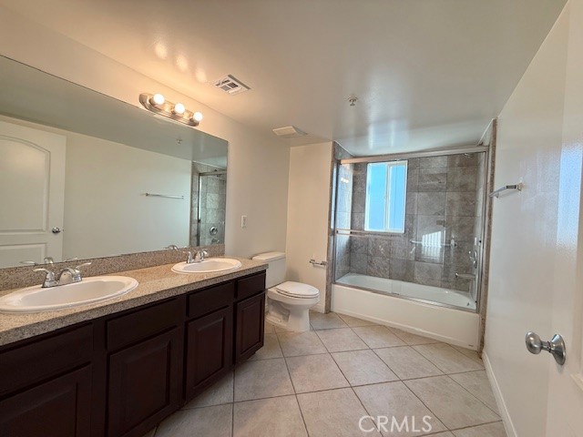 Detail Gallery Image 5 of 15 For 13525 Vanowen St #301,  Van Nuys,  CA 91405 - 3 Beds | 2 Baths