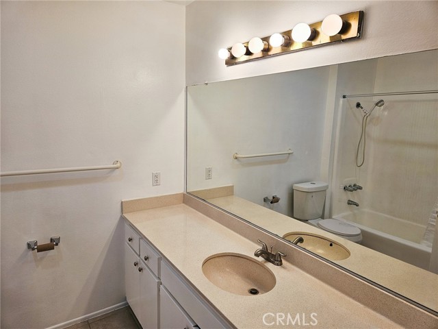 Detail Gallery Image 7 of 18 For 10566 Sunland Bld #1,  Sunland,  CA 91040 - 3 Beds | 2/1 Baths