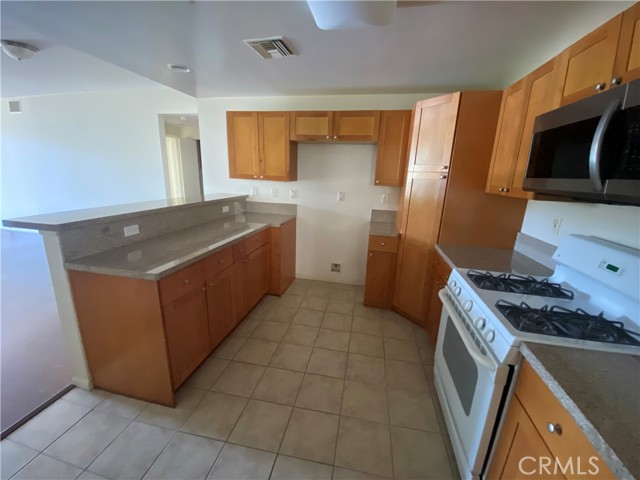 9551 Jordan, Canoga Park CA: https://media.crmls.org/medias/a5ddb6f6-07b2-4f99-ae70-c0a64c99053d.jpg
