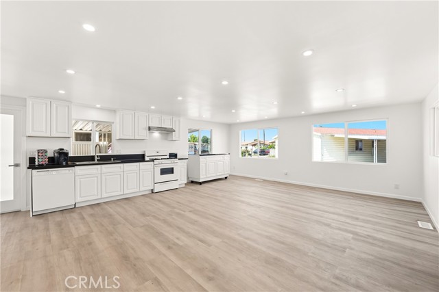 Detail Gallery Image 6 of 33 For 4388 E Central Ave Unit 121, Camarillo,  CA 93010 - 2 Beds | 2 Baths