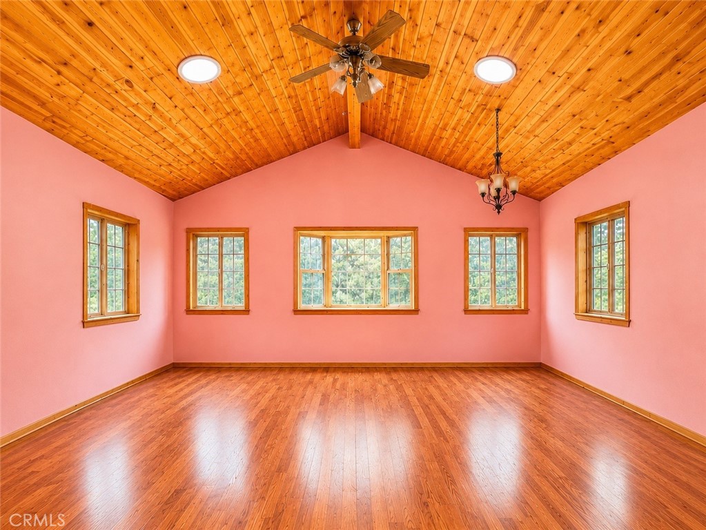 https://media.crmls.org/medias/a5de751d-e93d-4d4a-b589-3800aadd673c.jpg?preset=X-Large