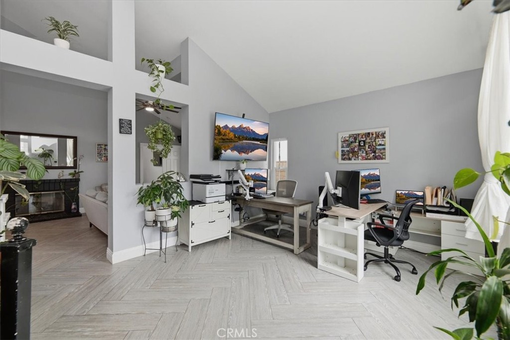 https://media.crmls.org/medias/a5decf2d-bdf4-44fb-8e22-da58a80f8ead.jpg?preset=X-Large