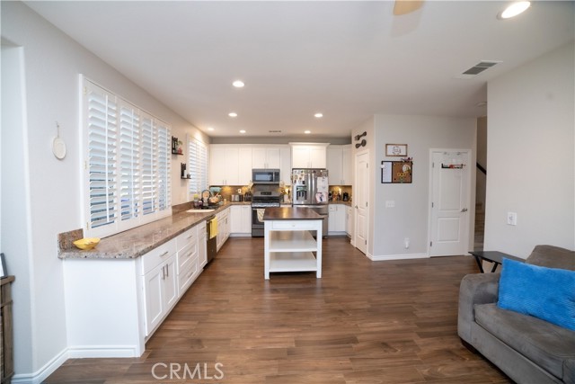 11776 Wickford Place, Yucaipa CA: https://media.crmls.org/medias/a5dfda74-8c3e-4c3e-ab4e-7f90188a21c8.jpg