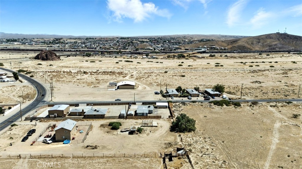 https://media.crmls.org/medias/a5e02a82-8d08-4b04-b5fe-bfb21b4a817e.jpg?preset=X-Large