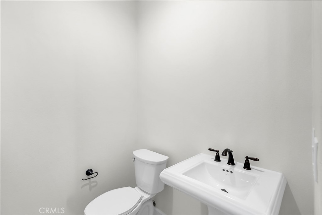 https://media.crmls.org/medias/a5e13201-0ac8-4e28-bbd5-66ca421ae021.jpg?preset=X-Large