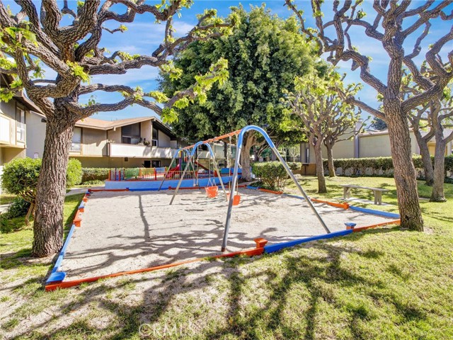 Detail Gallery Image 4 of 18 For 806 Coriander #C,  Torrance,  CA 90502 - 2 Beds | 2 Baths