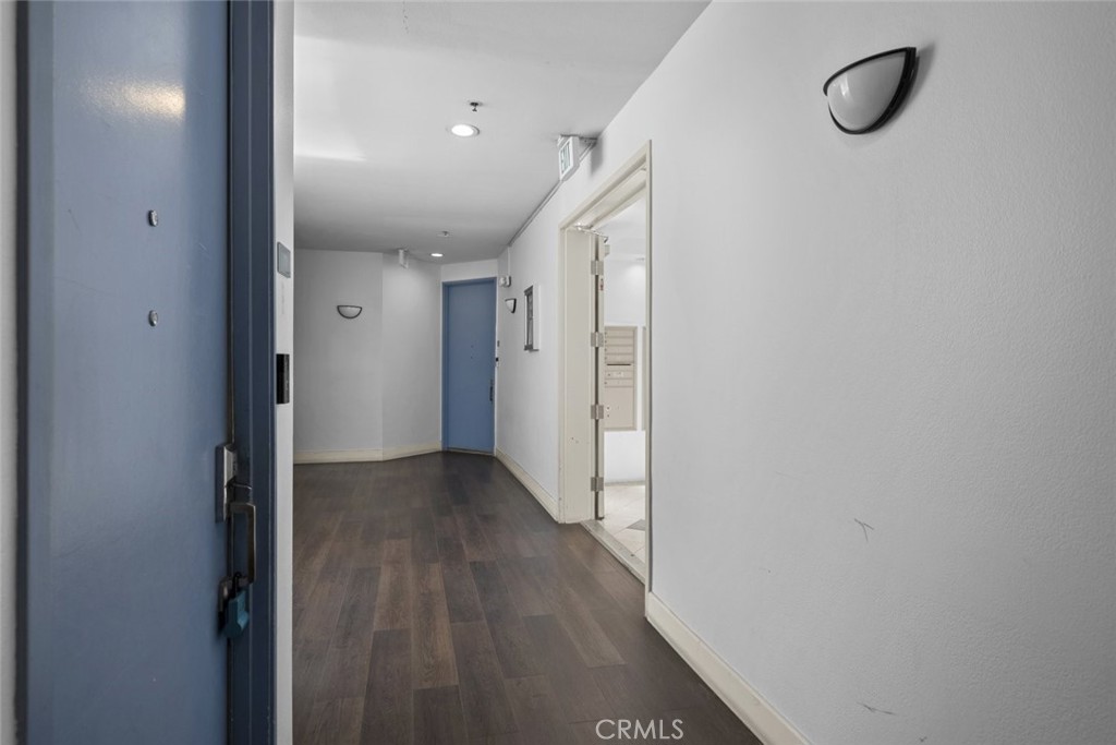 https://media.crmls.org/medias/a5e2adc8-52ee-4d8b-aadf-ccce4f4cb873.jpg?preset=X-Large
