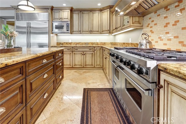 Detail Gallery Image 19 of 65 For 4751 Topeka Dr, Tarzana,  CA 91356 - 5 Beds | 6 Baths