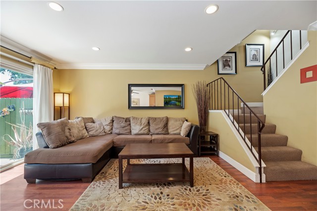 419 N Alice Way, Anaheim CA: https://media.crmls.org/medias/a5e34317-c9b3-4c3b-a591-4727ce882aa8.jpg