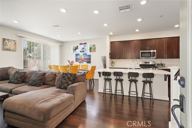 Detail Gallery Image 6 of 42 For 12827 W Hemingway Dr, San Fernando,  CA 91340 - 4 Beds | 2/1 Baths