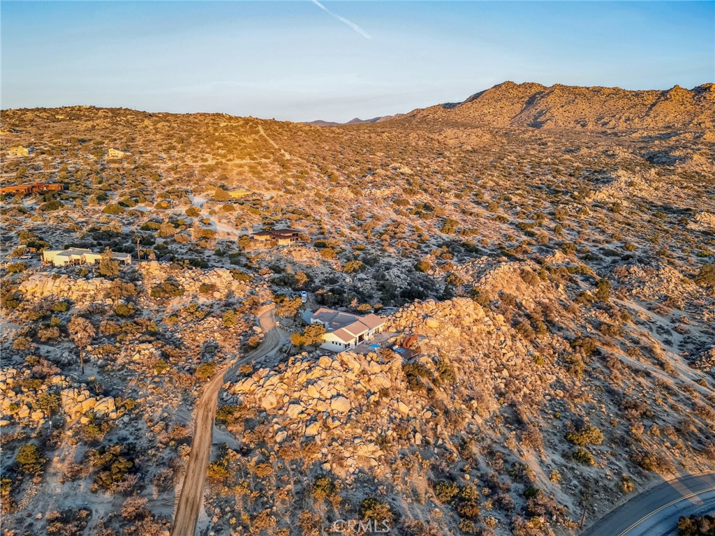 https://media.crmls.org/medias/a5e3b578-3446-4c8e-9dd7-4b548958bc9a.jpg?preset=X-Large