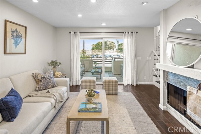 Detail Gallery Image 12 of 43 For 4001 W 165th St #C,  Lawndale,  CA 90260 - 2 Beds | 2/1 Baths