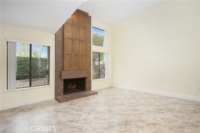 611 Colonial Circle, Fullerton CA: https://media.crmls.org/medias/a5e4d0bd-78bf-4210-a15c-0ea355c6bb04.jpg