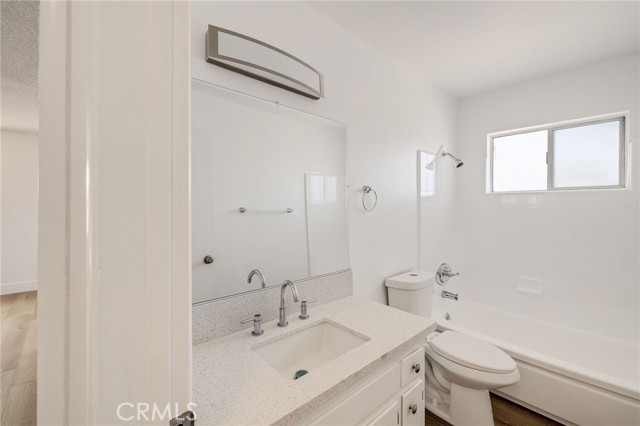 11726 Freeman Avenue, Hawthorne CA: https://media.crmls.org/medias/a5e4fcc9-7a2b-4d6b-99b5-24a46f22d942.jpg