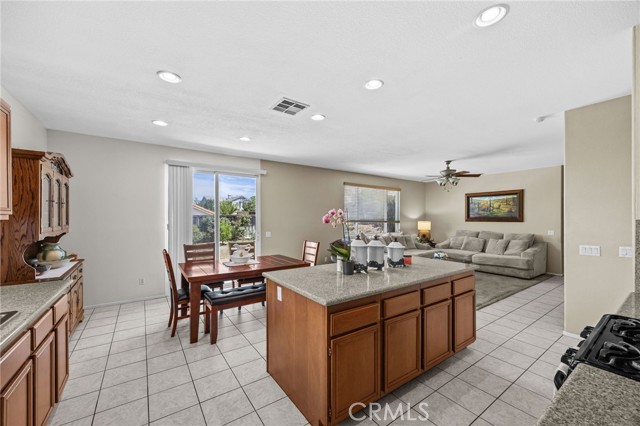 Detail Gallery Image 8 of 39 For 28402 Crestwood St, Menifee,  CA 92585 - 4 Beds | 3 Baths