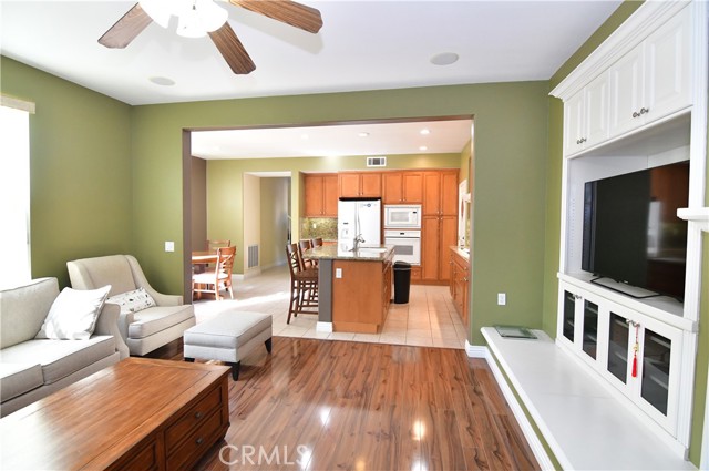 Detail Gallery Image 2 of 36 For 10 Coriander, Irvine,  CA 92603 - 4 Beds | 3 Baths