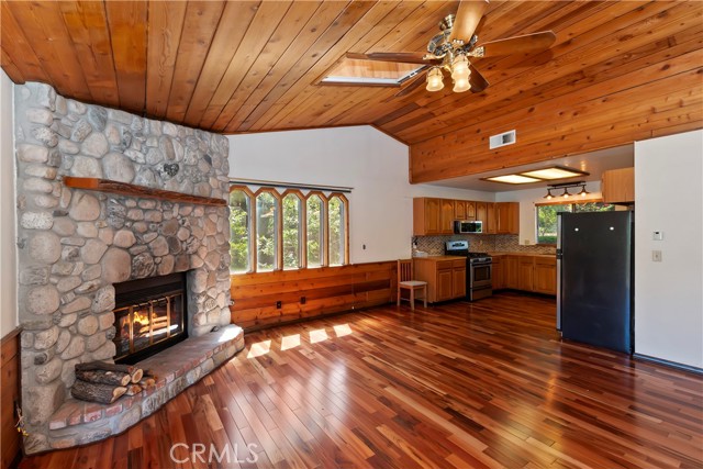 489 Dorn Drive, Crestline CA: https://media.crmls.org/medias/a5e5daab-ba32-4ca3-a500-abb83e0f34fd.jpg