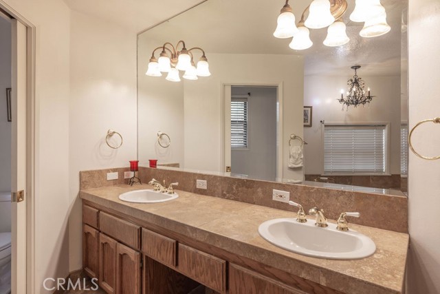 42385 Fox Farm Road, Big Bear Lake CA: https://media.crmls.org/medias/a5e62a7c-c49c-4927-89e5-12f7e3fb0576.jpg