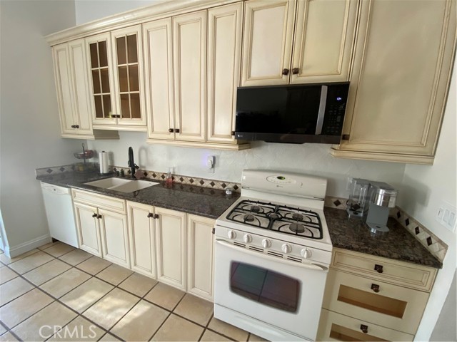 21951 Jinetes, Mission Viejo CA: https://media.crmls.org/medias/a5e74fa8-556b-445f-a0df-9c0d69e6e46b.jpg