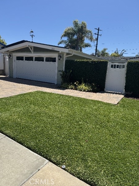 Detail Gallery Image 1 of 39 For 249 Loyola Rd, Costa Mesa,  CA 92626 - 4 Beds | 2 Baths
