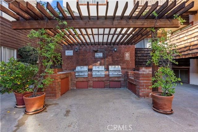 Detail Gallery Image 25 of 30 For 5400 Newcastle, Encino,  CA 91316 - 2 Beds | 2 Baths