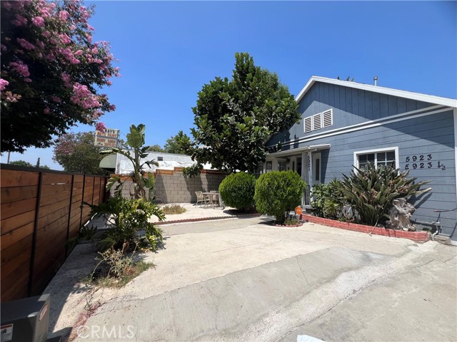 5921 York Boulevard, Los Angeles CA: https://media.crmls.org/medias/a5e8c82f-aee8-4c51-82e5-17daad72921c.jpg