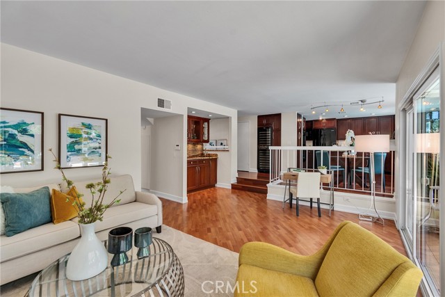 4 E Trenton, Irvine CA: https://media.crmls.org/medias/a5e8fd4e-cd79-427e-8cb7-54200db0ddcd.jpg