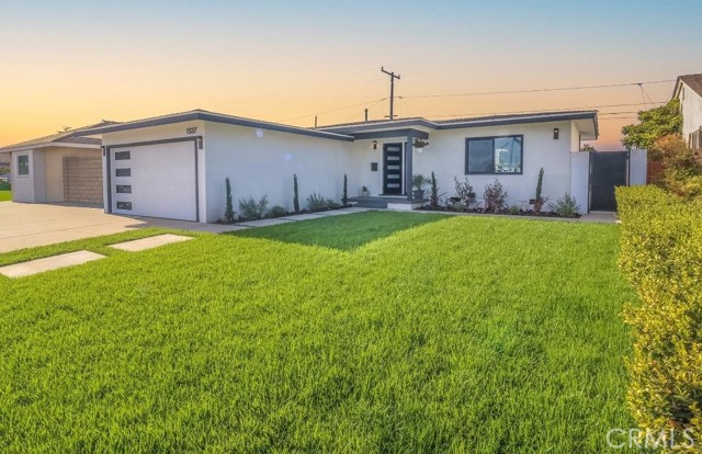 1537 W 180th