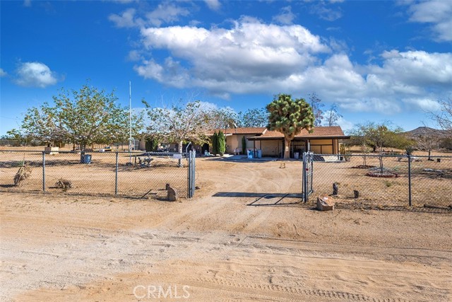 Detail Gallery Image 3 of 41 For 1495 Alta Ave, Yucca Valley,  CA 92284 - 2 Beds | 2 Baths