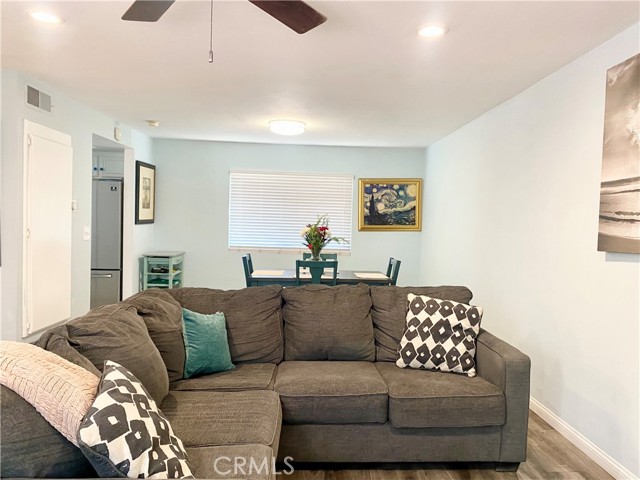 Detail Gallery Image 4 of 32 For 1450 W 146th Street #2,  Gardena,  CA 90247 - 2 Beds | 2/1 Baths