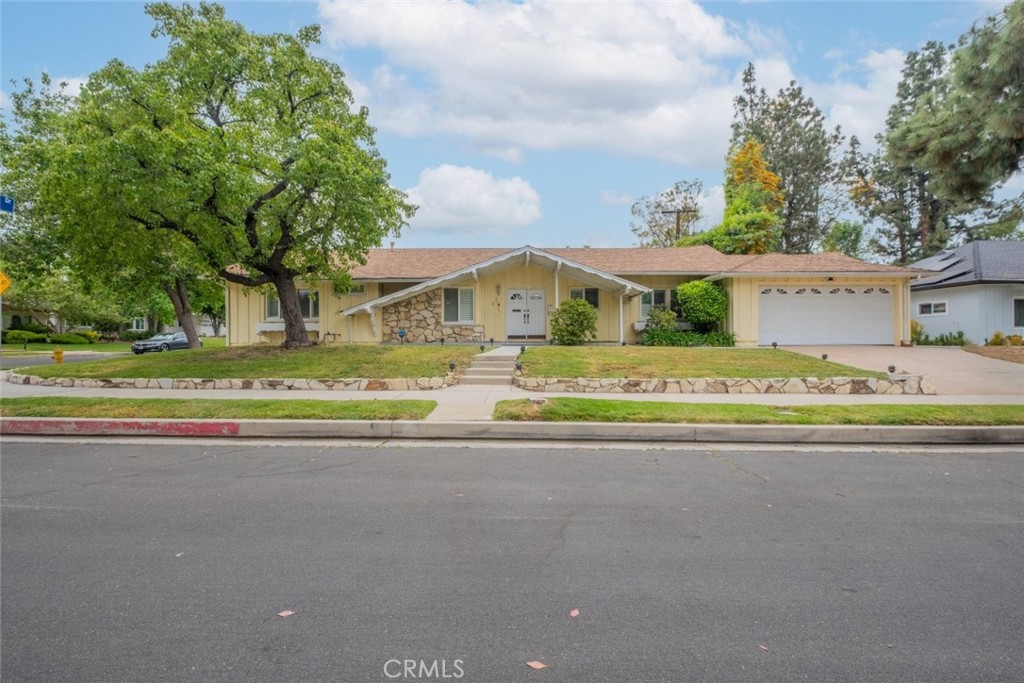 23100 Mulholland Drive