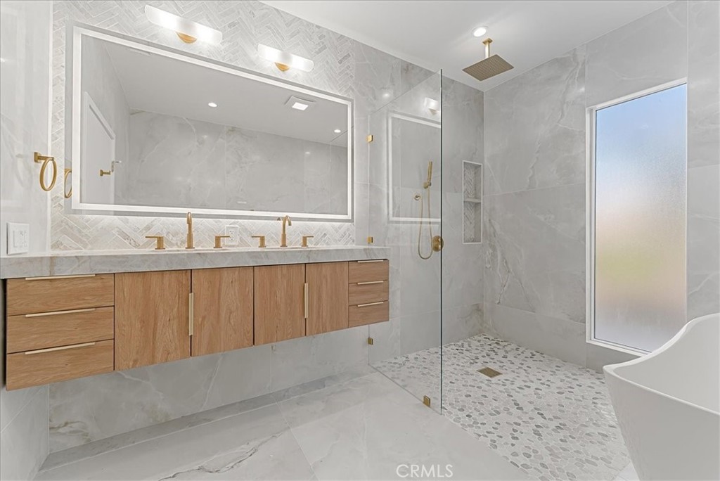 https://media.crmls.org/medias/a5ea0594-4766-4c15-93e3-0f3480af02c6.jpg?preset=X-Large
