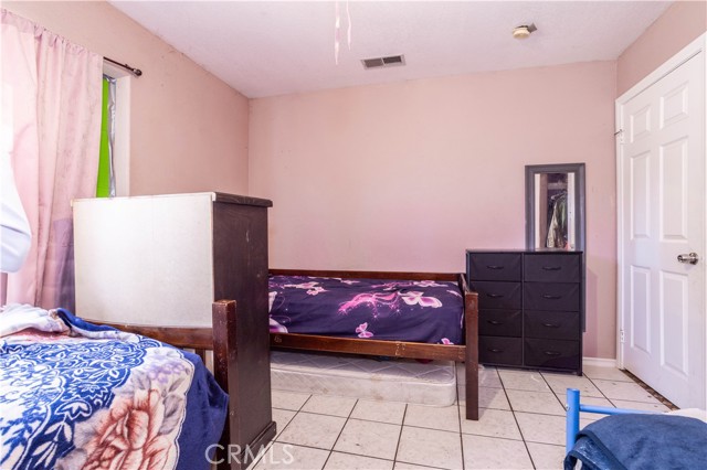 11044 Borden Avenue, Pacoima CA: https://media.crmls.org/medias/a5ea6ad8-783a-4f18-a49e-f09998e1a03e.jpg