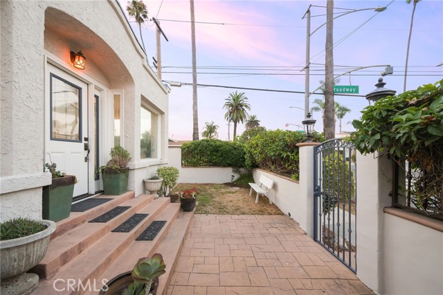 227 Ximeno Avenue, Long Beach CA: https://media.crmls.org/medias/a5eadfb2-2cf2-4da9-a06e-86c6e5e67f97.jpg
