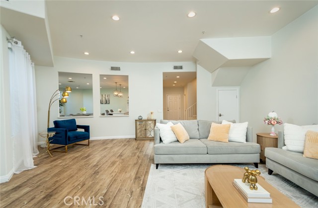 Detail Gallery Image 17 of 43 For 3960 Pennsylvania Ave #107,  La Crescenta,  CA 91214 - 3 Beds | 2/1 Baths