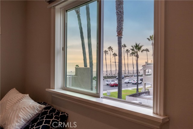 1516 Pacific Coast, Huntington Beach CA: https://media.crmls.org/medias/a5eb7187-c637-4317-b0c0-c6625ebfe6a0.jpg