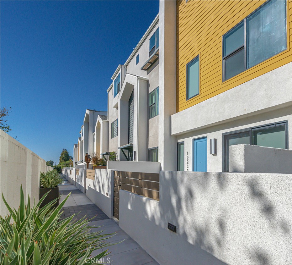 12234 Greenleaf Lane