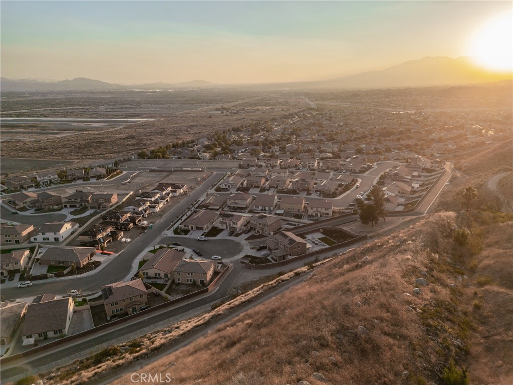 https://media.crmls.org/medias/a5ed20aa-58c0-43c8-9562-0fa71a1aeb53.jpg?preset=X-Large