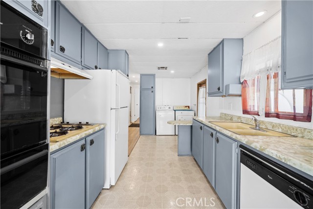 Detail Gallery Image 10 of 23 For 1035 E Huntington Dr., Monrovia,  CA 91016 - 2 Beds | 2 Baths