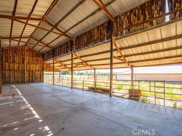 https://media.crmls.org/medias/a5ee0d9e-a857-41f7-a560-3194f166f51a.jpg?preset=X-Large