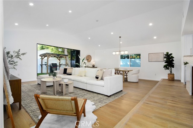 17420 Collins Street photo 6
