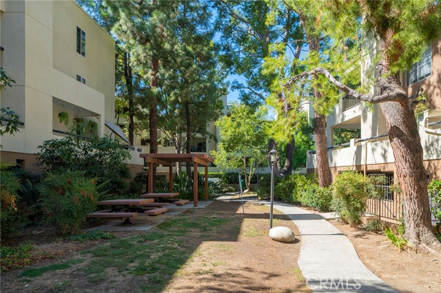 5510 Owensmouth Avenue, 212 photo 2