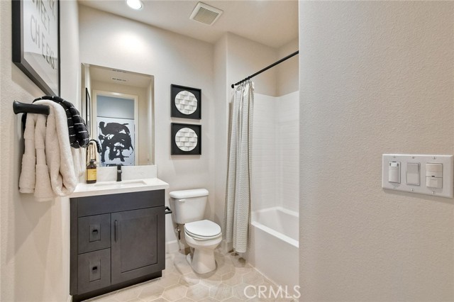 Detail Gallery Image 14 of 29 For 3062 Orchard Glen, Escondido,  CA 92026 - 4 Beds | 3/1 Baths