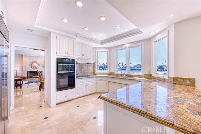 3372 Venture Drive, Huntington Beach CA: https://media.crmls.org/medias/a5f17be2-f8ab-4f1c-bfa1-c371560dffca.jpg