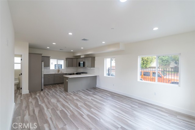Detail Gallery Image 14 of 39 For 443 1/2 N Harvard Bld, Los Angeles,  CA 90004 - 4 Beds | 4 Baths